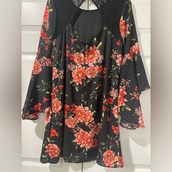MIAMI Brand Sz-S Black W/Red Floral Pattern Dress - Picture 2 of 7